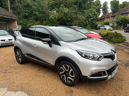 RENAULT CAPTUR 0.9 SIGNATURE NAV FANTASTIC SPEC LOW MILEAGE FULL SERVICE HISTORY LEATHER REAR CAMERA AND MORE