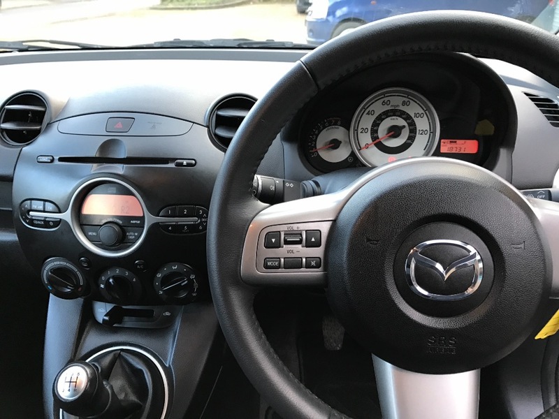 MAZDA 2