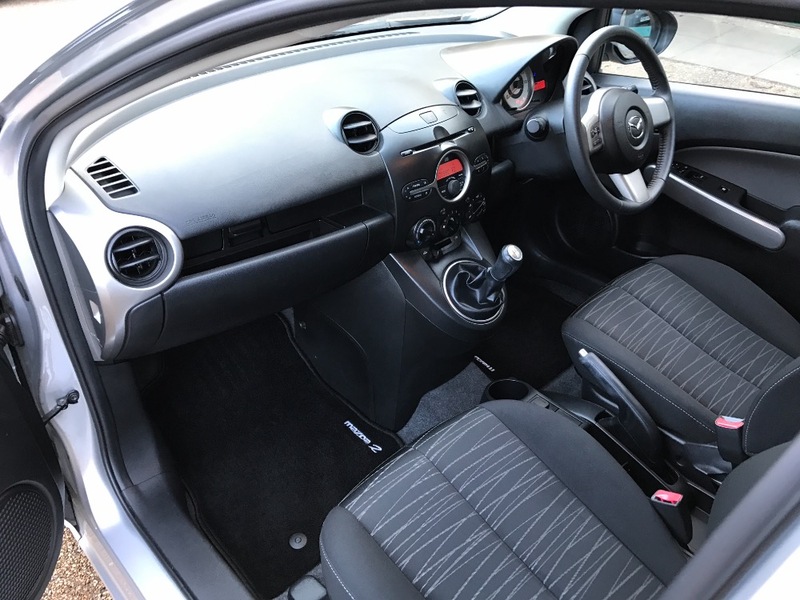 MAZDA 2