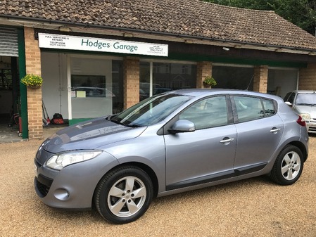 RENAULT MEGANE SOLD DYNAMIQUE VVT 1.6 £2000 OF EXTRAS SAT NAV BLUETOOTH REAR PARKING SENSORS FULL HISTORY