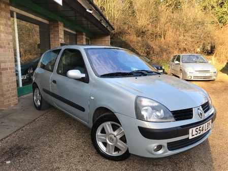 RENAULT CLIO DYNAMIQUE 16V NOW RESERVED  LOW MILEAGE FULL SERVICE HISTORY