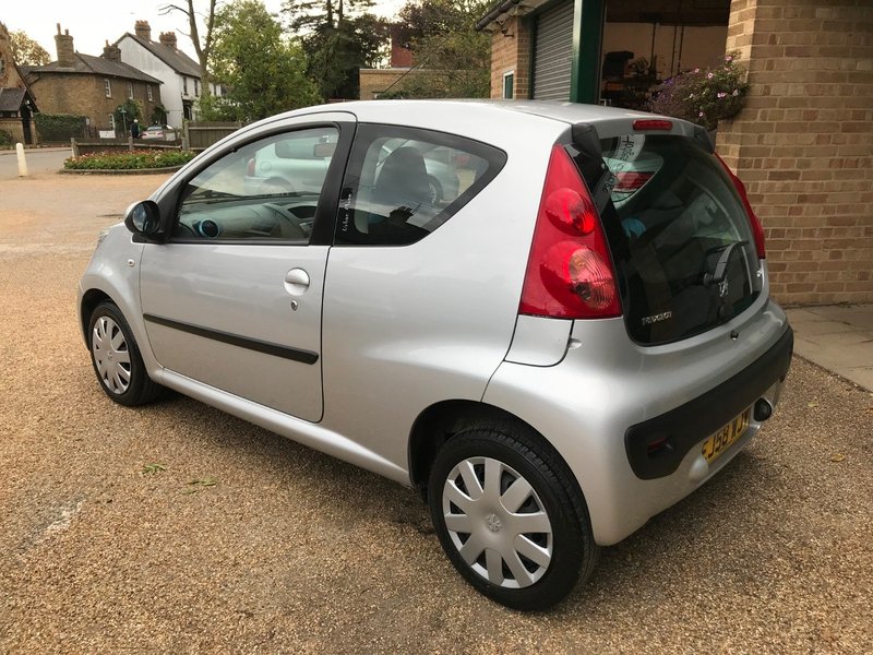 PEUGEOT 107