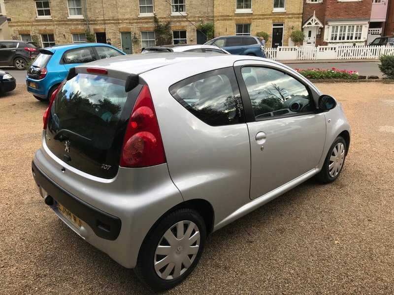 PEUGEOT 107