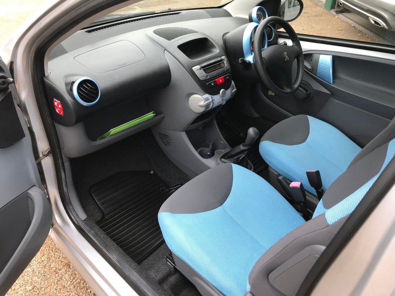 PEUGEOT 107