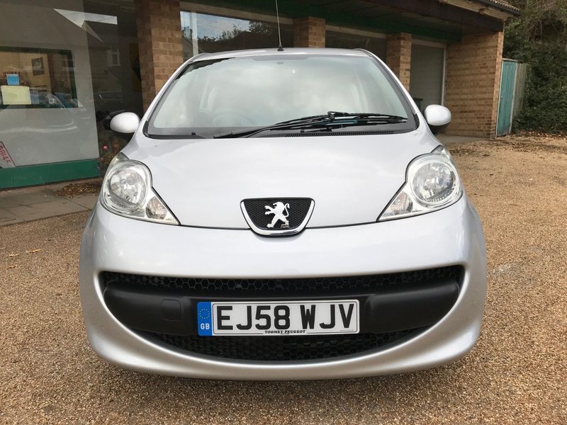 PEUGEOT 107