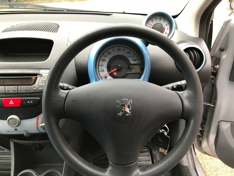 PEUGEOT 107