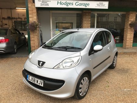 PEUGEOT 107 URBAN MOVE ONE OWNER LOW MILEAGE FULL PEUGEOT SERVICE HISTORY £20 ROAD TAX