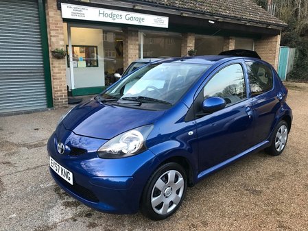 TOYOTA AYGO BLUE VVT-I 1.0 AUTOMATIC LOW MILEAGE FULL SERVICE HISTORY BLUETOOTH