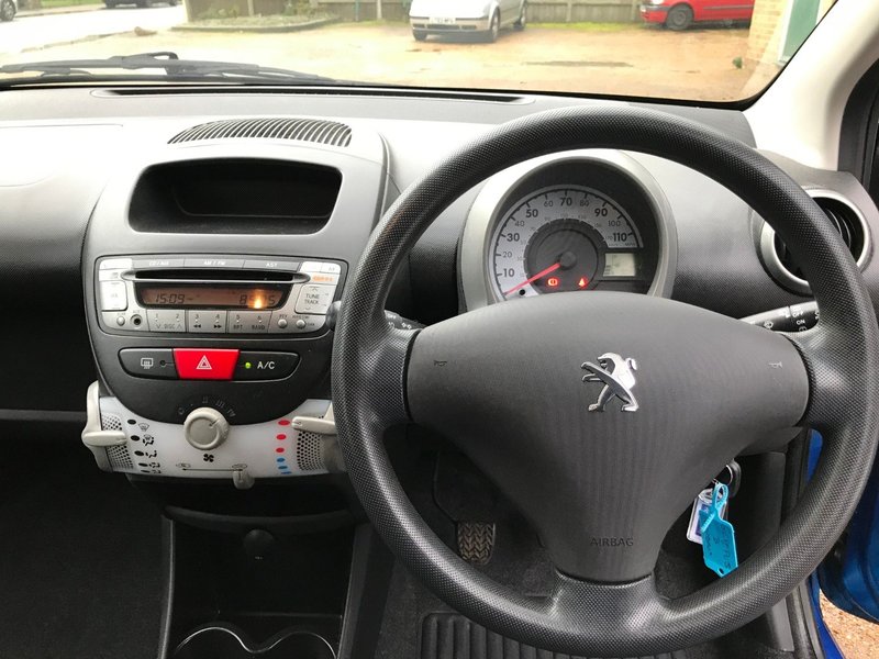 PEUGEOT 107