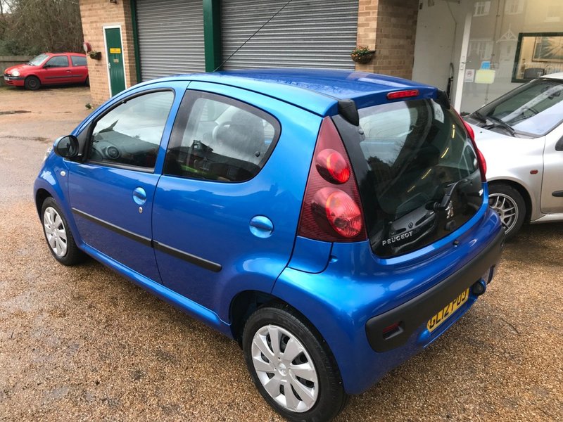 PEUGEOT 107