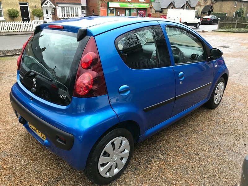 PEUGEOT 107