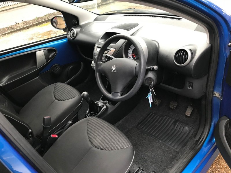 PEUGEOT 107