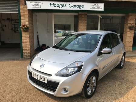 RENAULT CLIO 1.2 TCE Dynamique Tom Tom Sat Nav LOW MILEAGE FULL RENAULT SERVICE HISTORY BLUETOOTH