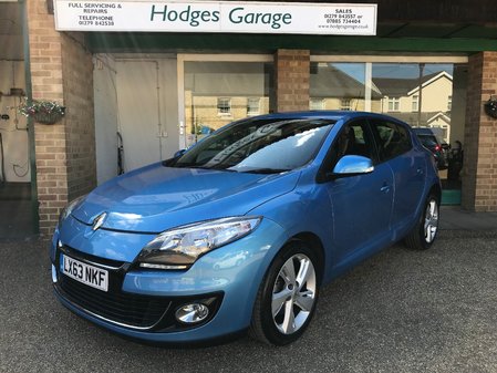 RENAULT MEGANE Dynamique TomTom ULTRA LOW MILEAGE FULL RENAULT SERVICE HISTORY REAR PARKS FREE TAX BLUETOOTH