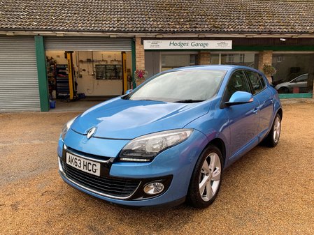 RENAULT MEGANE 1.5 DYNAMIQUE TOM TOM SAT NAV LOW MILEAGE FULL SERVICE HISTORY FREE ROAD TAX BLUETOOTH