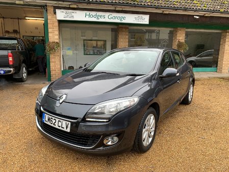 RENAULT MEGANE 1.6 VVT 110 DYNAMIQUE TOM TOM SAT NAV ONE OWNER LOW MILEAGE FULL SERVICE HISTORY BLUETOOTH