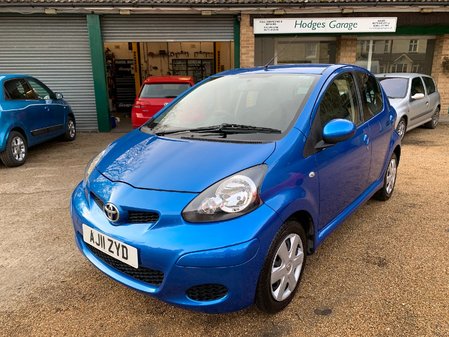 TOYOTA AYGO 1.0 VVT-i BLUE LOW MILEAGE FULL SERVICE HISTORY LOW TAX JUST £20 A YEAR 