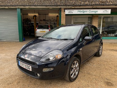FIAT PUNTO 1.2 EASY PLUS 5DR ONE OWNER LOW MILEAGE FULL FIAT HISTORY REAR PARKS BLUETOOTH AC