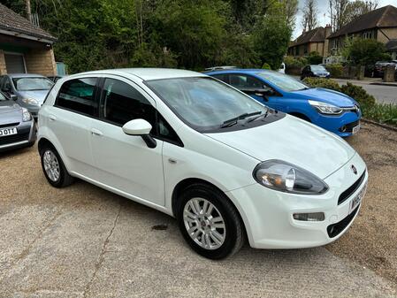 FIAT PUNTO 1.4 EASY LOW MILEAGE SERVICE HISTORY TWO KEYS AC REAR PARKING SENSORS