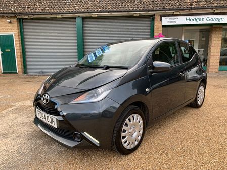 TOYOTA AYGO 1.0 VVT-I X-PLAY LOW MILEAGE FULL SERVICE HISTORY FREE ROAD TAX BLUETOOTH AC