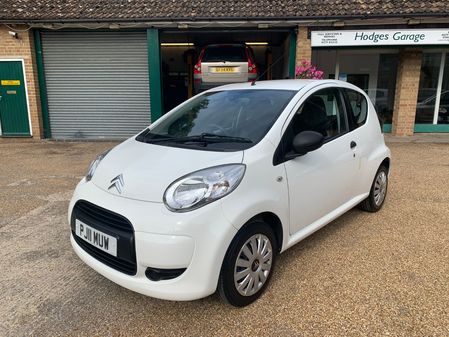 CITROEN C1 1.0 VTR AIR CON LOW MILEAGE FULL SERVICE HISTORY JUST £20 A YEAR ROAD TAX REAR PARKING SENSORS