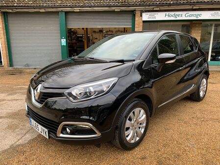 RENAULT CAPTUR EXPRESSION + 0.9 TCE LOW MILEAGE FULL RENAULT SERVIVE HISTORY 2 KEYS 1 OWNER FROM 2 MONTHS OLD