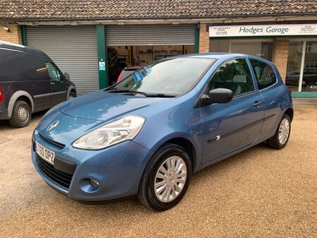 RENAULT CLIO 1.2 EXTREME LOW MILEAGE FULL SERVICE HISTORY AIR CON ALLOYS REAR PARKING SENSORS