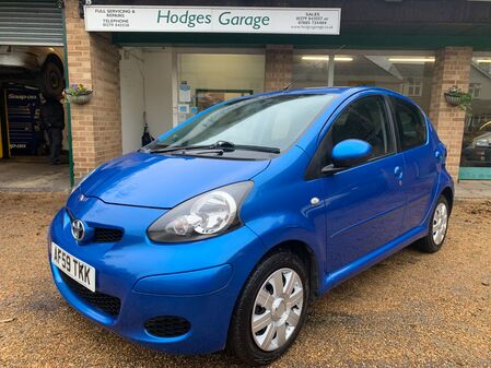 TOYOTA AYGO 1.0 VVT-I BLUE ONE OWNER FULL TOYOTA SERVICE HISTORY AIR CON BLUETOOTH