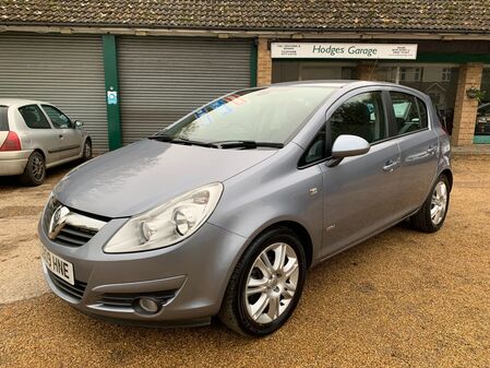 VAUXHALL CORSA 1.4 16V TWINPORT DESIGN AUTOMATIC ONE OWNER LOW MILEAGE AIR CON FULL SERVICE HISTORY