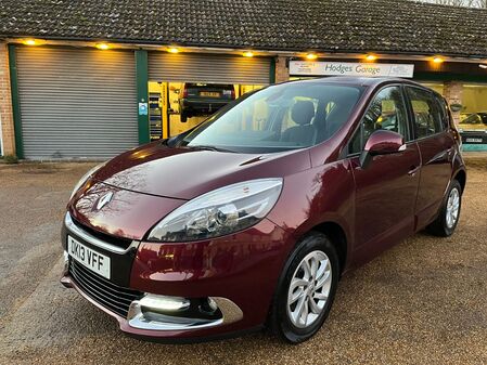 RENAULT SCENIC 1.5 DCI DYNAMIQUE TOMTOM SAT NAV LOW MILEAGE FULL SERVICE HISTORY LOW ROAD TAX JUST £30 A YEAR