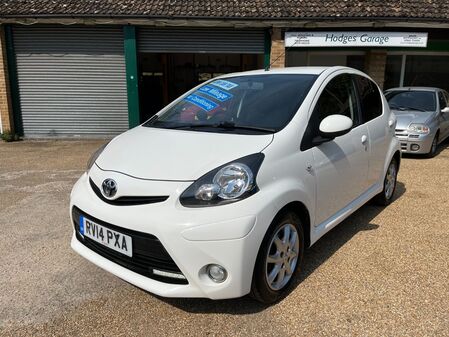 TOYOTA AYGO 1.0 VVT-I MODE AC LOW MILEAGE FULL MAIN DEALER HISTORY FREE ROAD TAX TWO KEYS REAR PARKING SENSORS