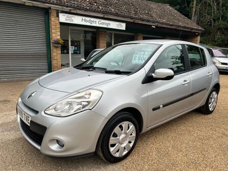 RENAULT CLIO 1.2 EXPRESSION 5 DOOR LOW MILEAGE AIR CON CAMBELT CHANGED SONY DAB AND BLUETOOTH RADIO