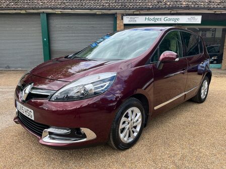 RENAULT SCENIC 1.5 DCI DYNAMIQUE TOMTOM SAT NAV LOW MILEAGE FULL SERVICE HISTORY LOW ROAD TAX JUST £20 A YEAR