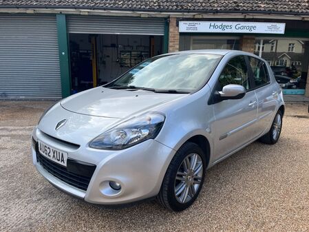 RENAULT CLIO 1.2 DYNAMIQUE TOMTOM SAT NAV LOW MILEAGE FULL SERVICE HISTORY AC BLUETOOTH