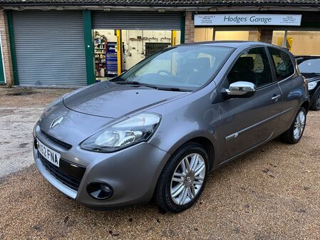 RENAULT CLIO 1.2 DYNAMIQUE TOMTOM SAT NAV LOW MILEAGE FULL SERVICE HISTORY BLUETOOTH AC